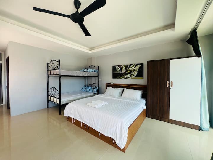 Room 1, photo 2