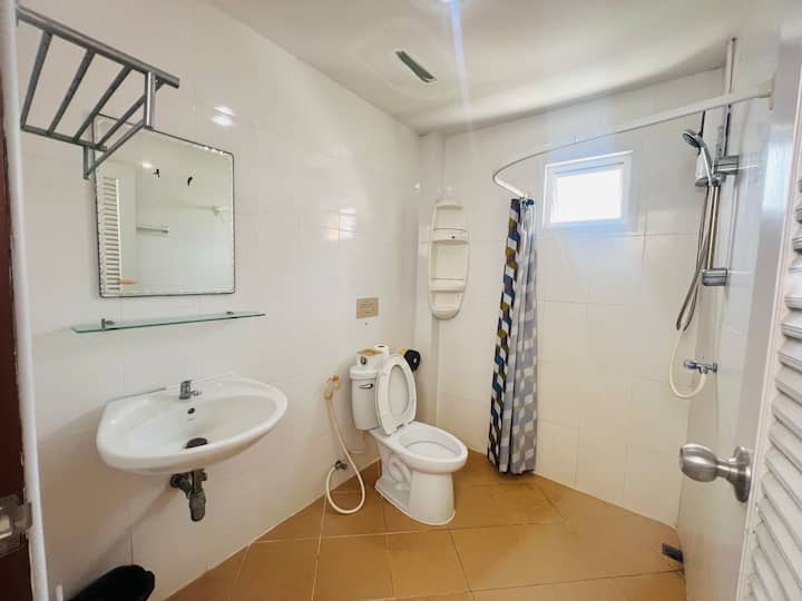 Room 1, photo 4