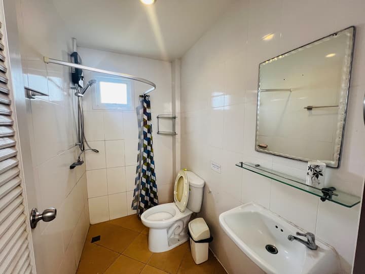 Room 2, photo 3