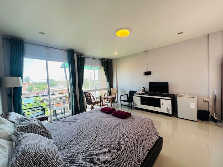 Room 4, photo 1