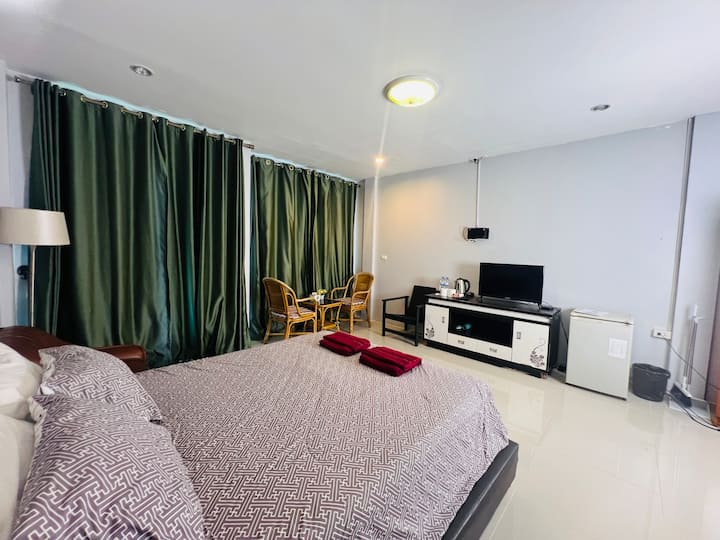 Room 4, photo 2