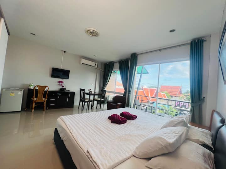Room 5, photo 1
