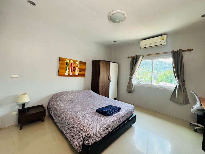 Room 6, photo 1